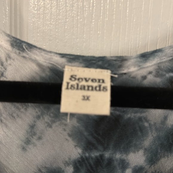 Flowy embroidered asymmetrical dress - Picture 2 of 3